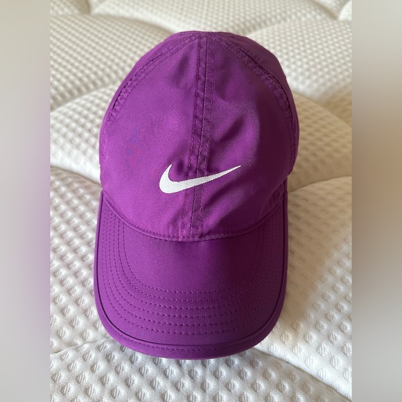 Nike Featherlight Dri-FIT Purple Hat - Picture 1 of 4